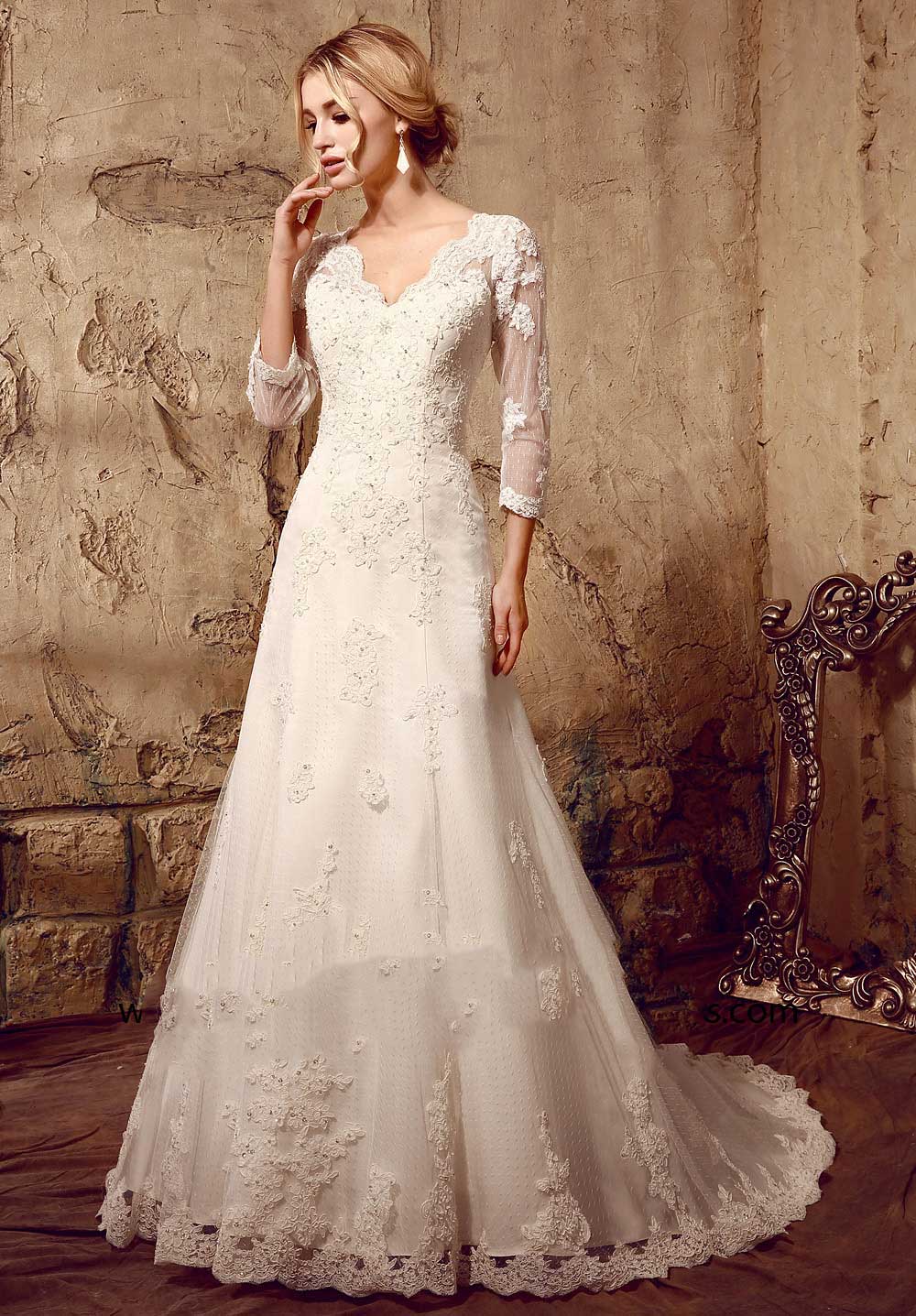 Vintage Style Lace Wedding Dress with Sleeves R112